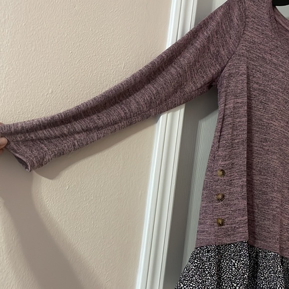 Adorable long sleeve dress blouse - Picture 2 of 5